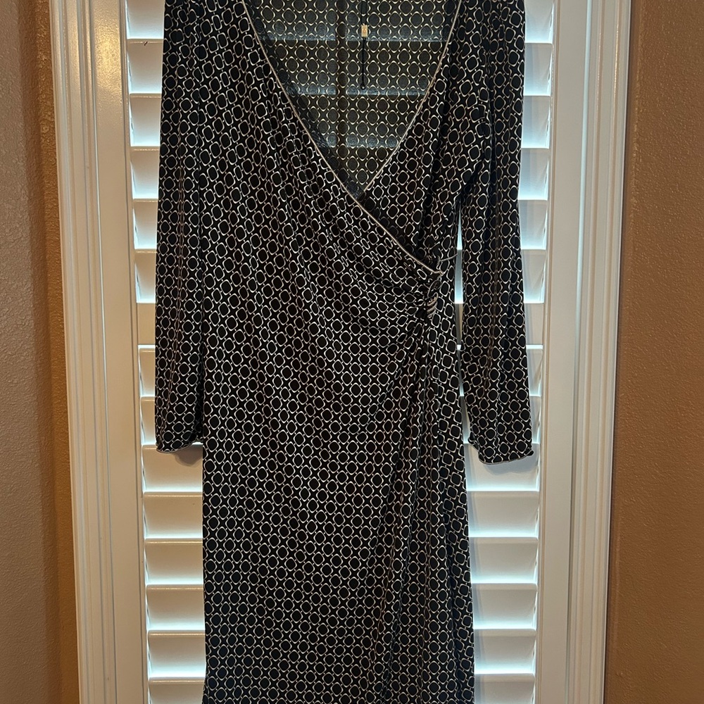 Studio M Black and White Geometric Long Sleeve Dress